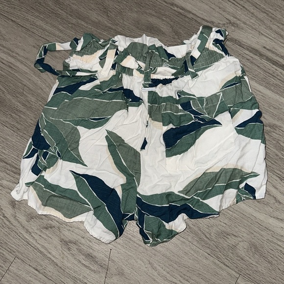Billabong floral shorts - Picture 3 of 3